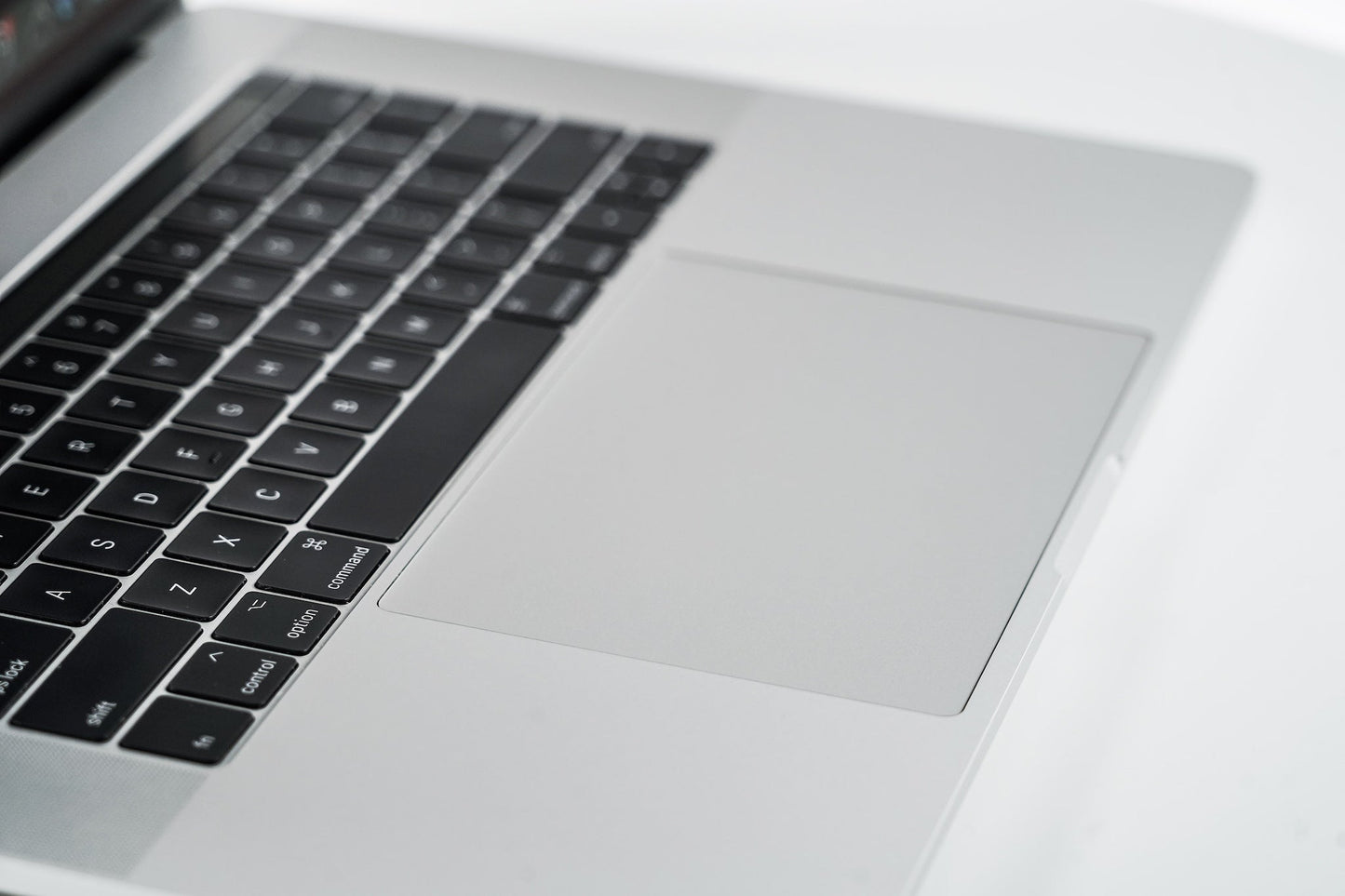 MacBook Pro (2019) 15-inch – Intel Core i9 2.4GHz – 32GB RAM 512GB SSD – 4 Cycles