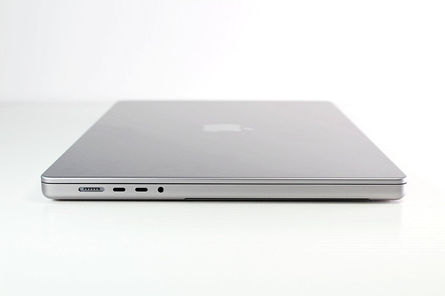 MacBook Pro (2021) 16-inch – Apple M1 Max 32-Core GPU – 64GB RAM 4TB SSD | AppleCare+ 11/25