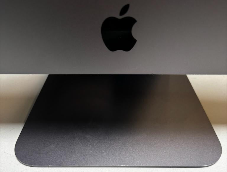 iMac Pro (2017) 27-inch 5K – Intel 10-Core Xeon W – 128GB RAM 2TB SSD • Radeon Pro Vega 56