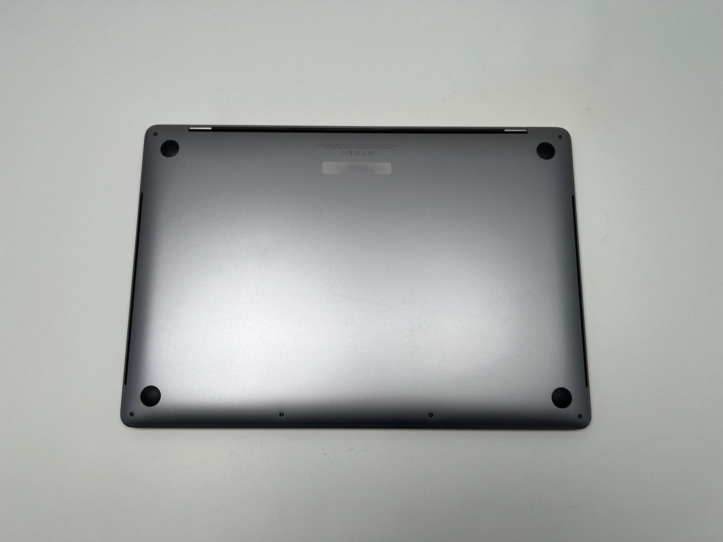 MacBook Pro (2019) 15-inch – Intel Core i7 2.6GHz – 32GB RAM 1TB SSD – Radeon Pro 555X