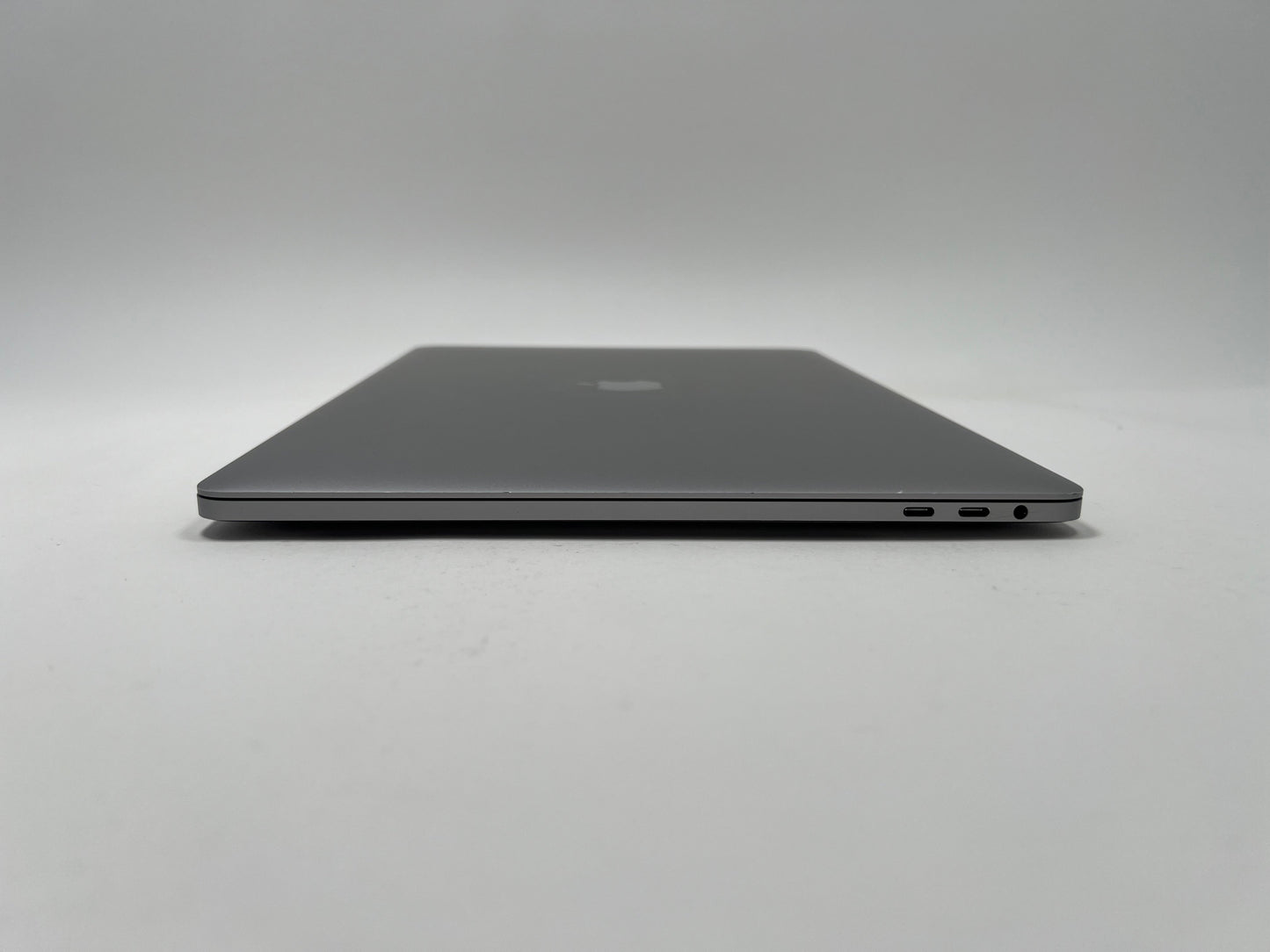 MacBook Pro (2019) 15-inch – Intel Core i7 2.6GHz – 32GB RAM 1TB SSD – Radeon Pro 555X