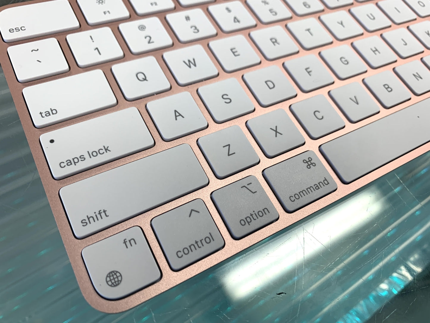 Apple Magic Keyboard (2nd Gen) Touch ID / Pink Compact A2449
