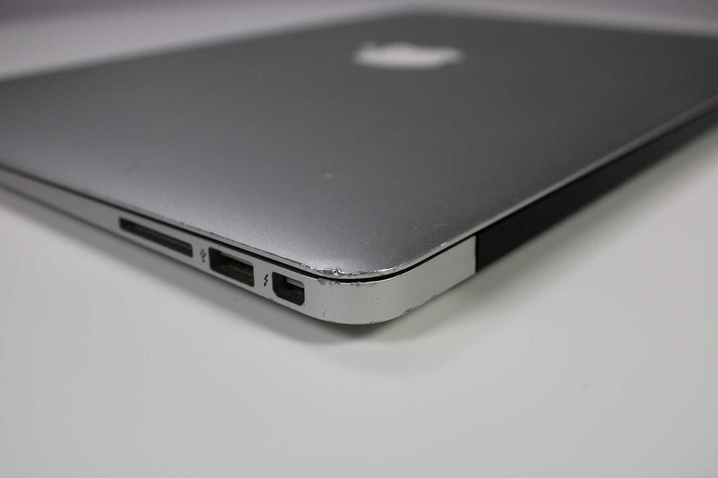 Apple MacBook Air 13-inch 2015 1.6GHz Core i5 8GB SSD (Wear & Tear Special)