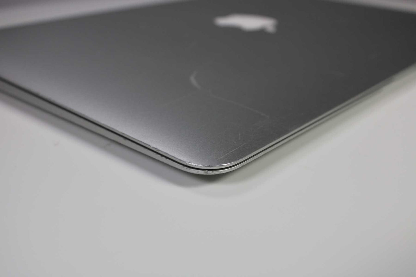 Apple MacBook Air 13-inch 2015 1.6GHz Core i5 8GB SSD (Wear & Tear Special)
