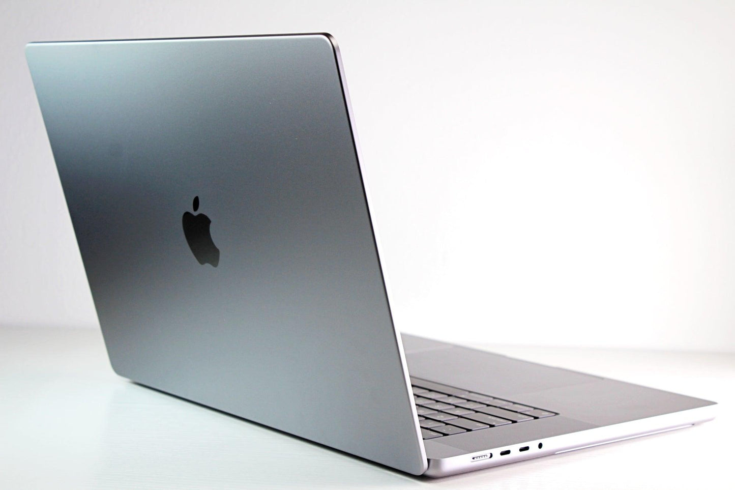 MacBook Pro (2023) 16-inch – Apple M2 Max 12-Core CPU • 38-Core GPU – Space Gray