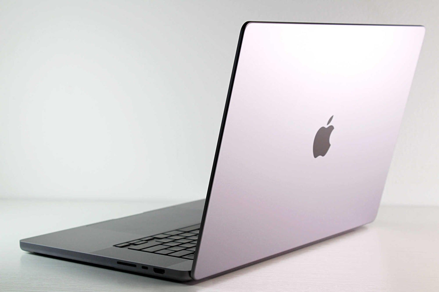 MacBook Pro (2021) 16-inch – Apple M1 Max 32-Core GPU – 64GB RAM 4TB SSD | AppleCare+ 11/25