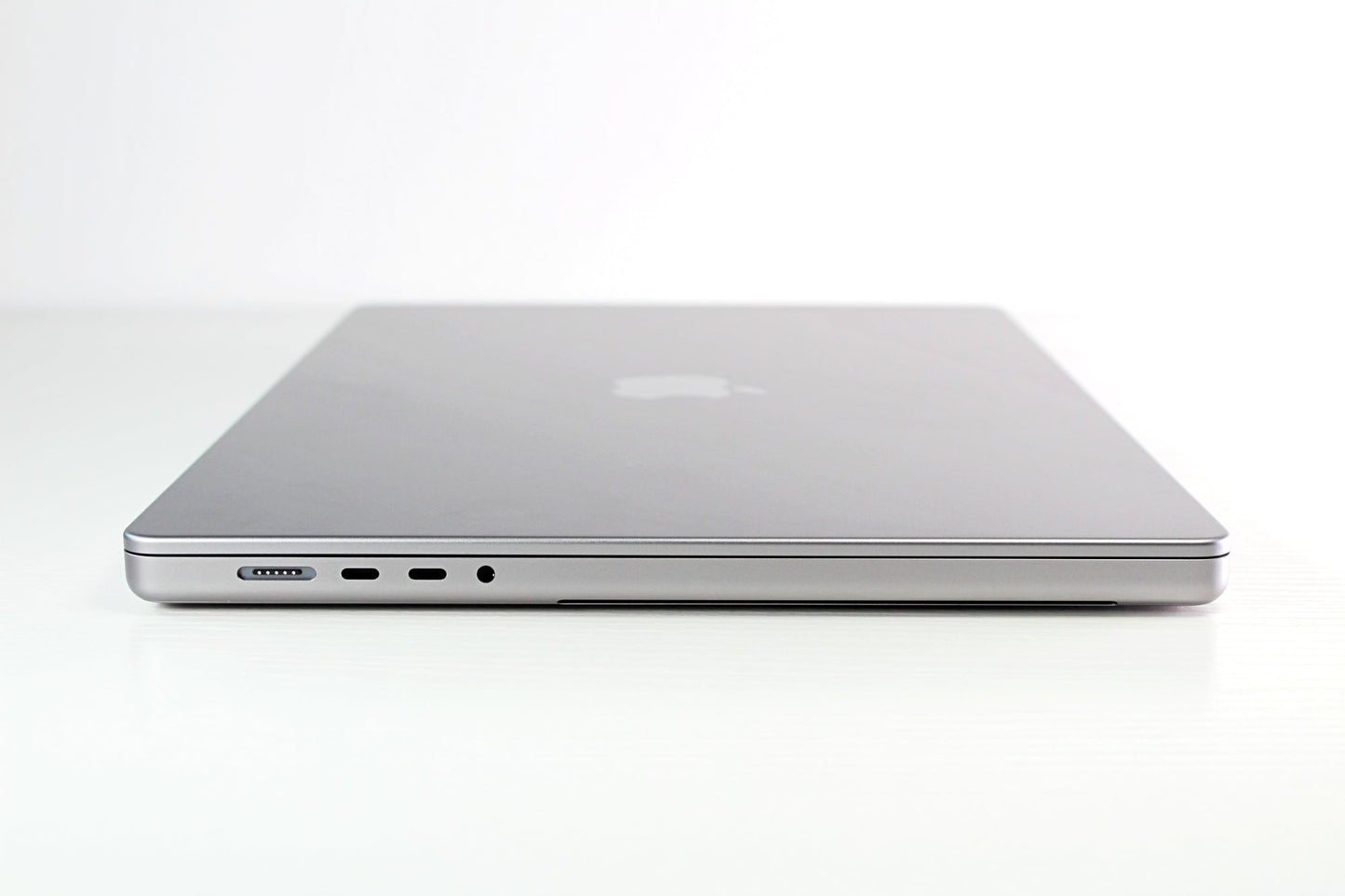 MacBook Pro (2021) 14-inch – M1 Pro 16-Core GPU – 32GB RAM 1TB SSD | Like New 52 Cycles