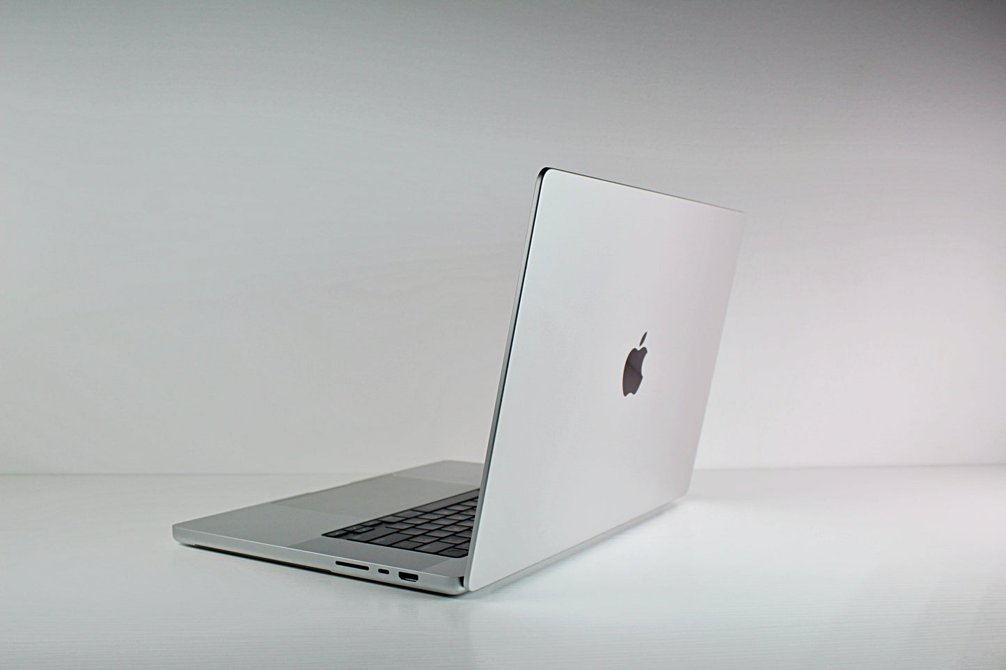 Apple MacBook Pro (2021) 16-inch M1 Max 32-Core 32GB RAM 1TB SSD Silver