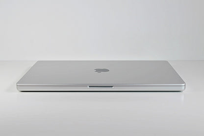2021 Apple MacBook Pro 16-inch – M1 Max 32-Core GPU 64GB RAM 4TB SSD | Excellent
