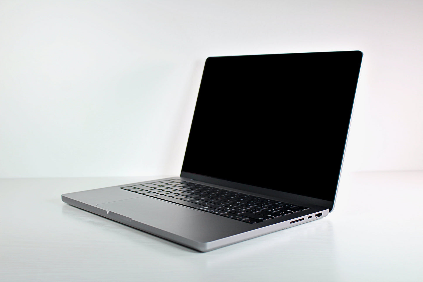 MacBook Pro (2021) 14-inch – M1 Pro 16-Core GPU – 32GB RAM 1TB SSD | Like New 52 Cycles