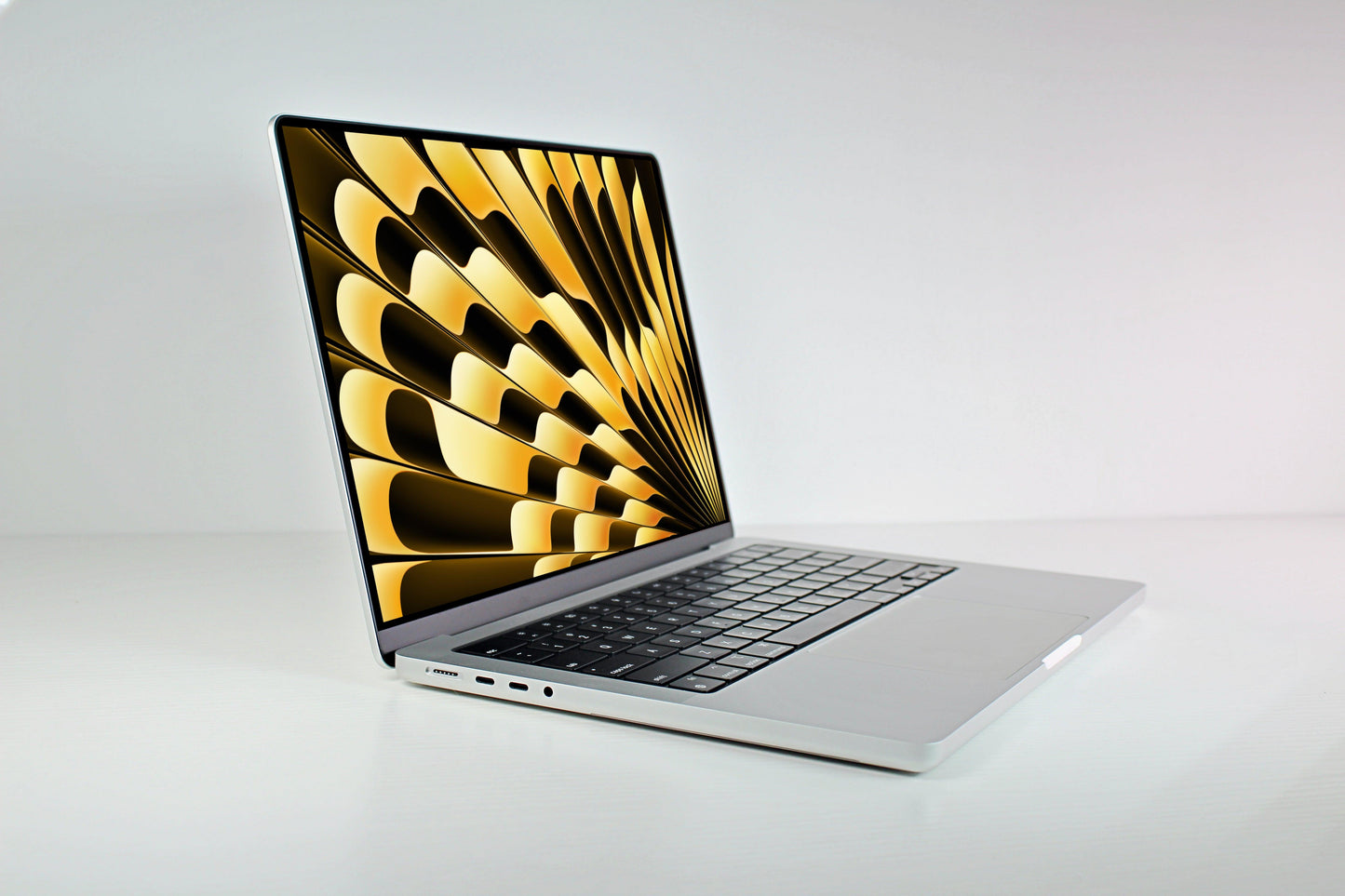 Apple MacBook Pro (2021) 14-inch M1 Max 32-Core GPU 64GB RAM 2TB SSD (READ)