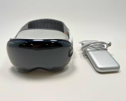Apple Vision Pro (2024) – M2 8-Core CPU & 10-Core GPU – 16GB RAM 1TB Storage • Travel Case