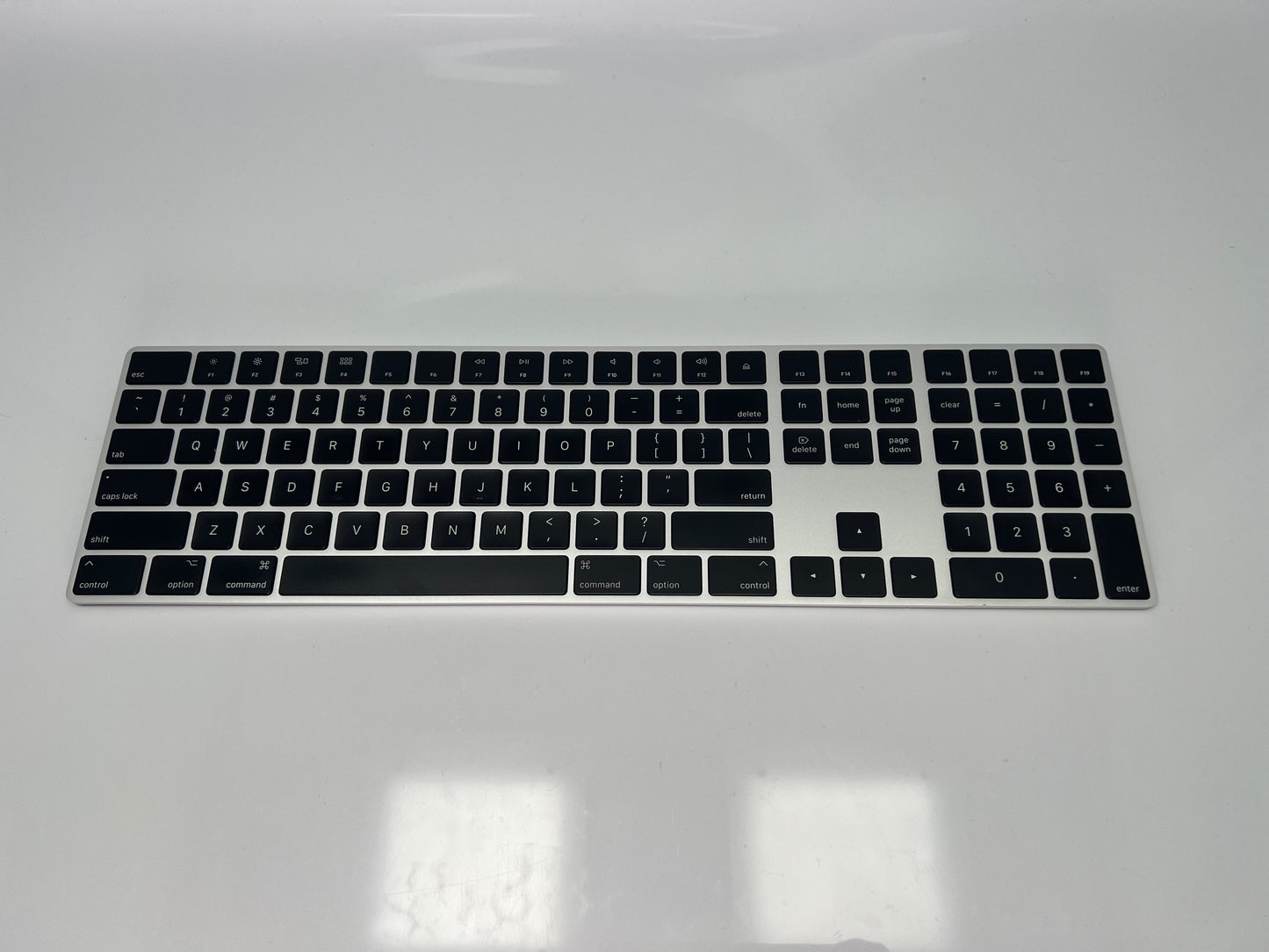 Apple A1843 MRMH2LL/A Wireless Magic Keyboard w/Numeric Keypad (Space Gray)