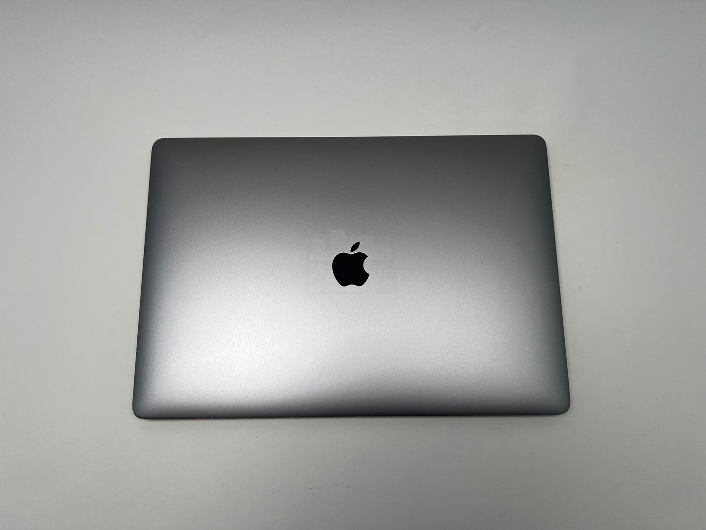 MacBook Pro (2019) 15-inch – Intel Core i7 2.6GHz – 32GB RAM 1TB SSD – Radeon Pro 555X