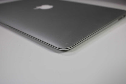 Apple MacBook Air 13-inch 2015 1.6GHz Core i5 4GB SSD (Wear & Tear Special)