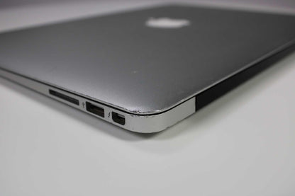 Apple MacBook Air 13-inch 2015 1.6GHz Core i5 8GB SSD (Wear & Tear Special)