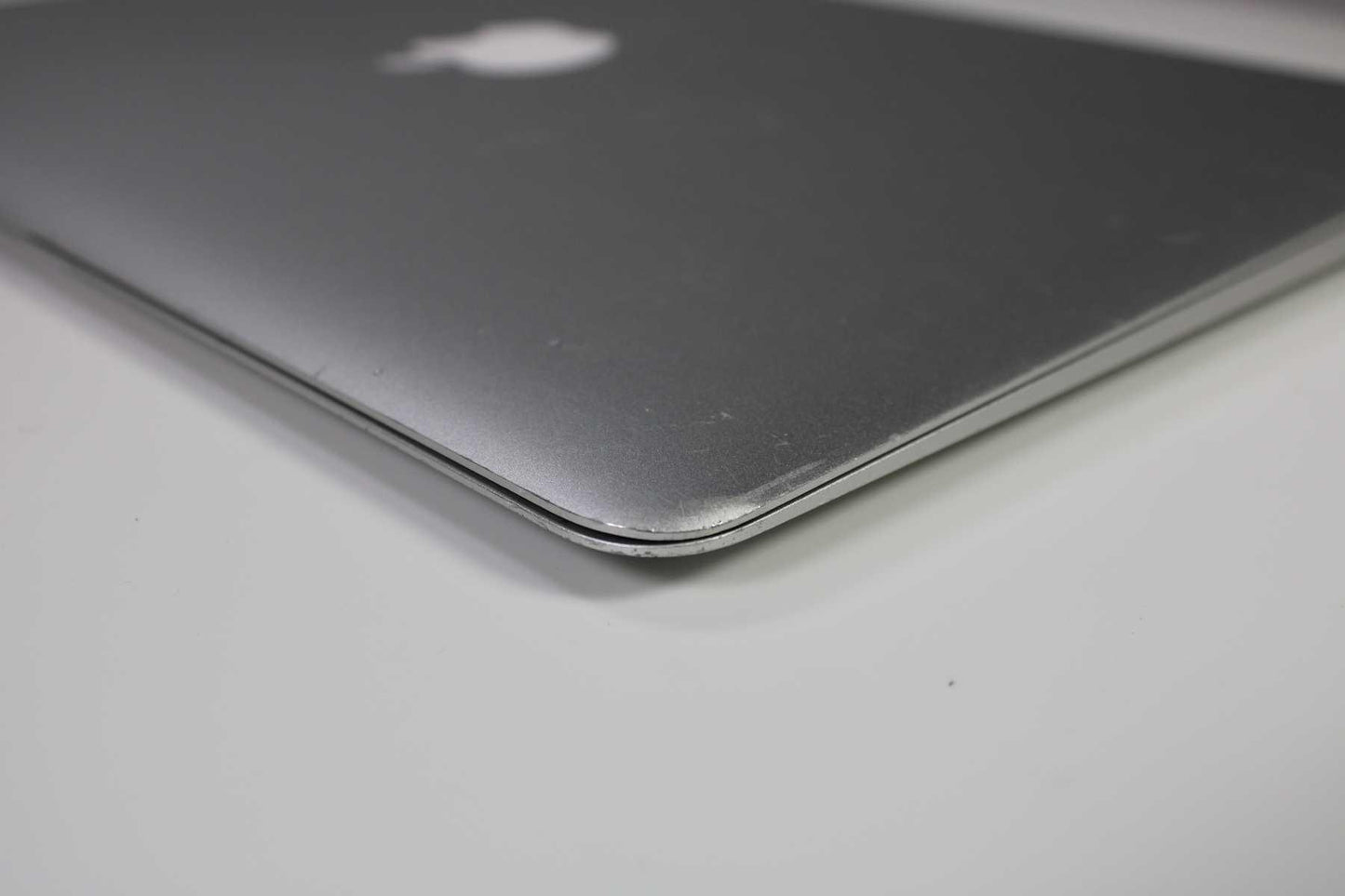 Apple MacBook Air 13-inch 2015 1.6GHz Core i5 8GB SSD (Wear & Tear Special)