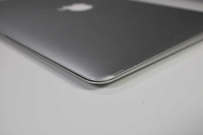 Apple MacBook Air 13-inch 2015 1.6GHz Core i5 8GB SSD (Wear & Tear Special)