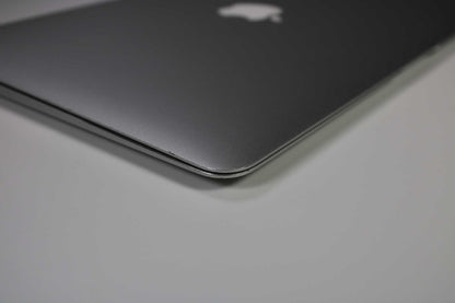 Apple MacBook Air 13-inch 2015 2.2GHz Core i7 8GB SSD (Wear & Tear Special)