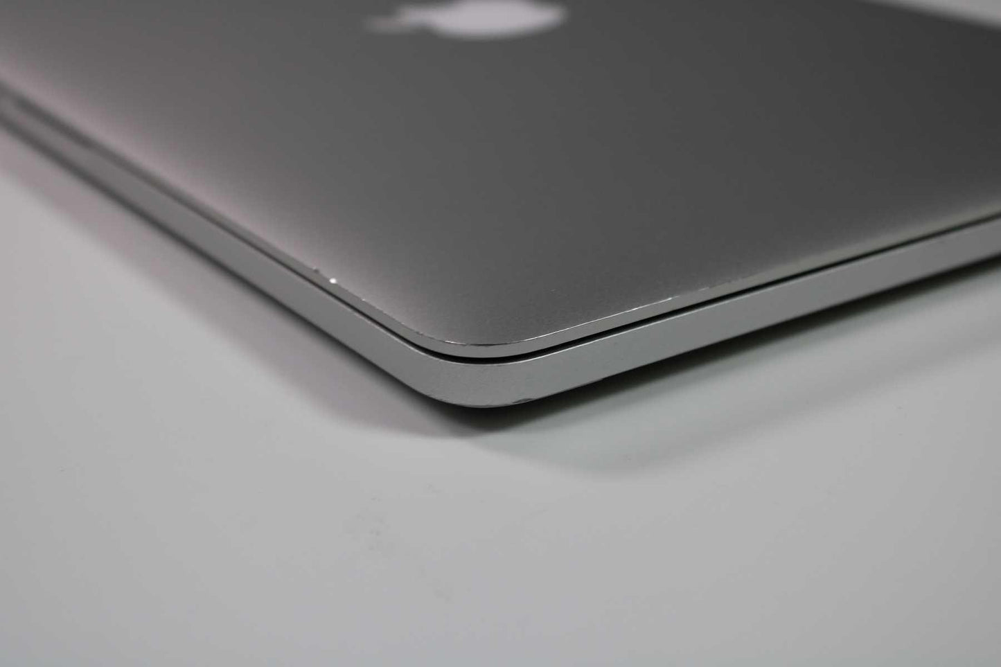 Apple MacBook Pro 13-inch 2014 2.6GHz Core i5 8GB RAM Integrated Graphics (Wear & Tear Special)