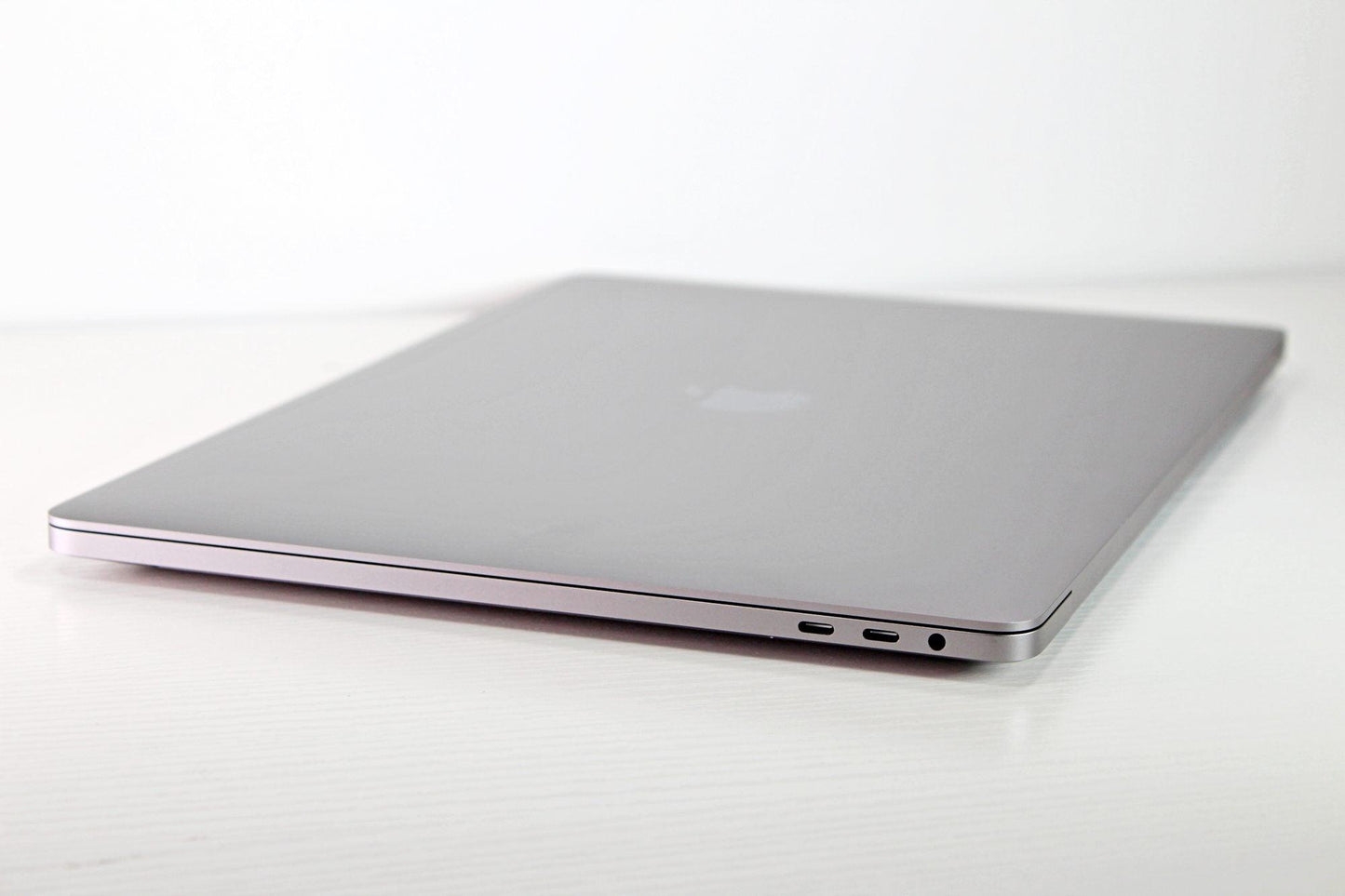 Apple Care+ 3/24 Apple MacBook Pro (16-inch 2019) 2.4 GHz i9 16GB 512GB SSD (Space Grey) 5300M + Brand New Screen!