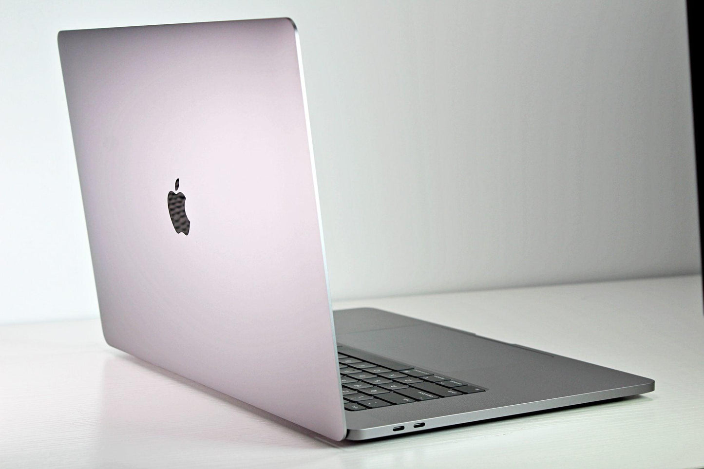MacBook Pro (2019) 16-Inch - 2.4GHz Core i9 - 5300M - 16GB RAM - 512GB SSD - Great Condition