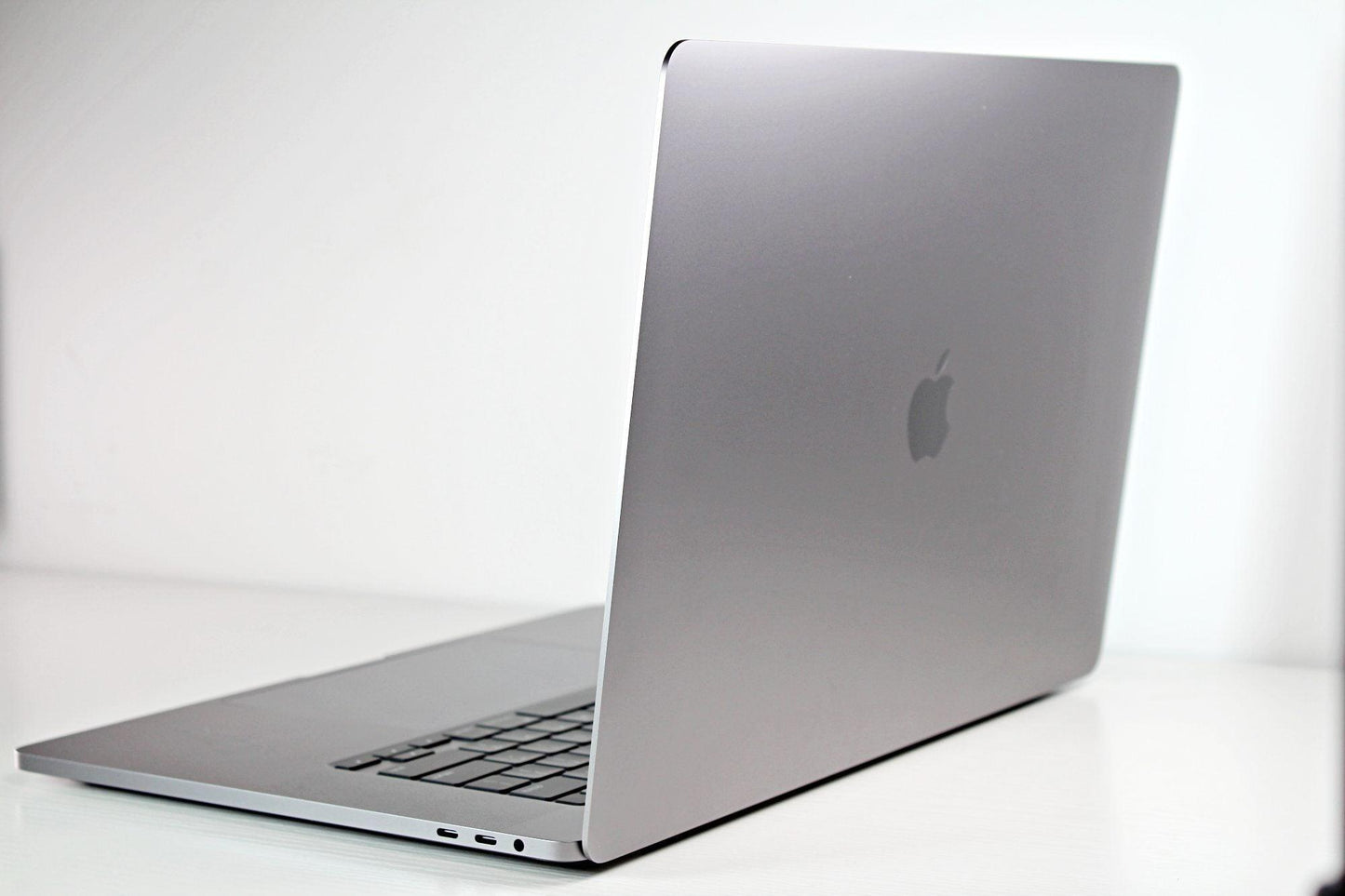 MacBook Pro (2019) 16-Inch - 2.6GHz Core i7 - 5300M - 16GB RAM - Silver (Configurable)